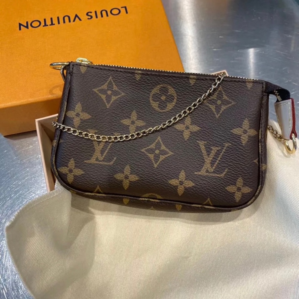 Louis vuitton monogram mini pochette